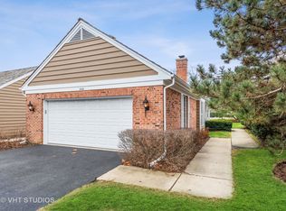 1442 Shire Cir, Inverness, IL 60067