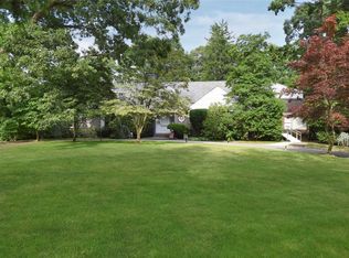 91 Middle Rd, Port Washington, NY 11050