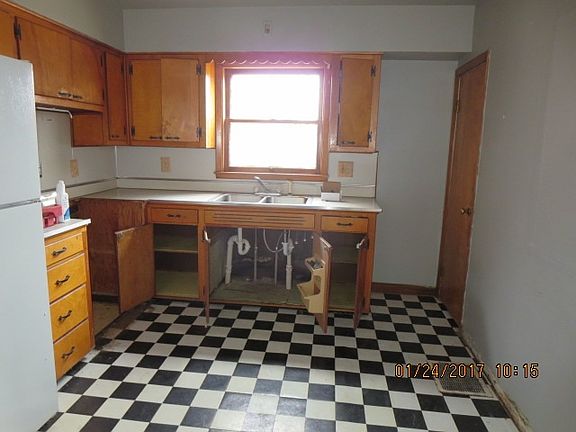 4th image of 713 W Broadway St