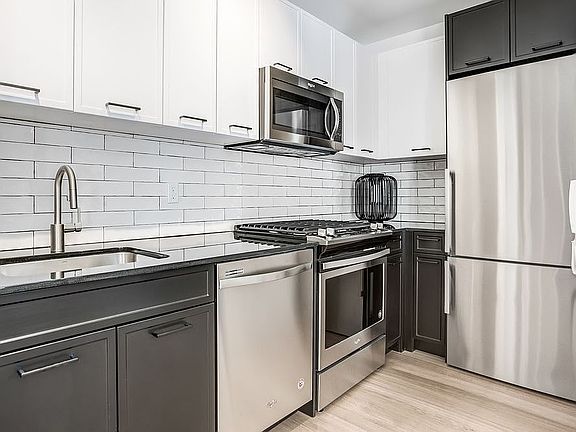 4th image of 63 Wall St APT 908