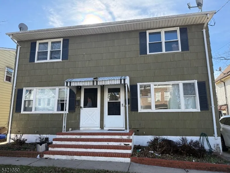 27-29 Fisher Ave photo 1