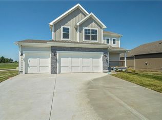 3550 SE Corbin Dr, Lees Summit, MO 64082