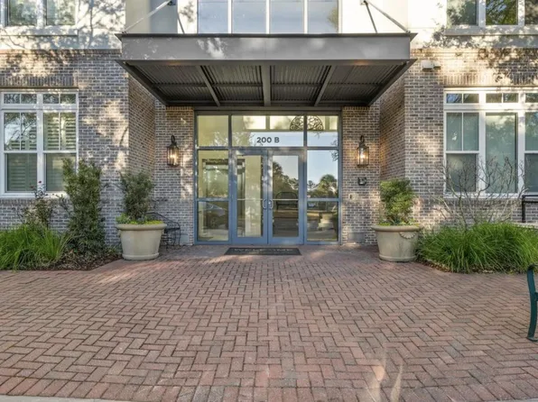 200 River Landing Dr #B403, Daniel Island, SC 29492