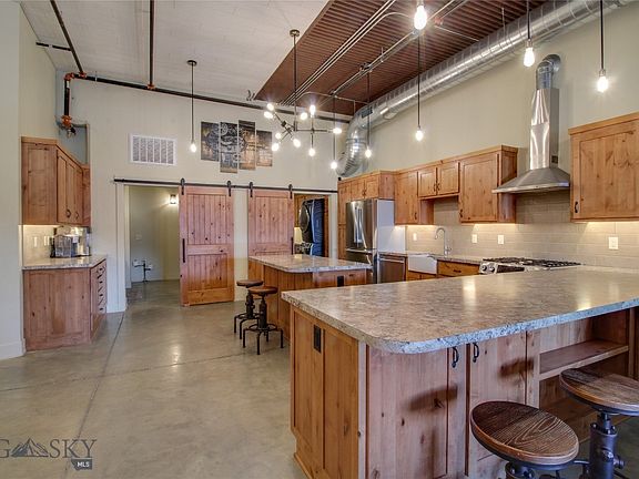 3rd image of 1363 Montana Ave Suite 302