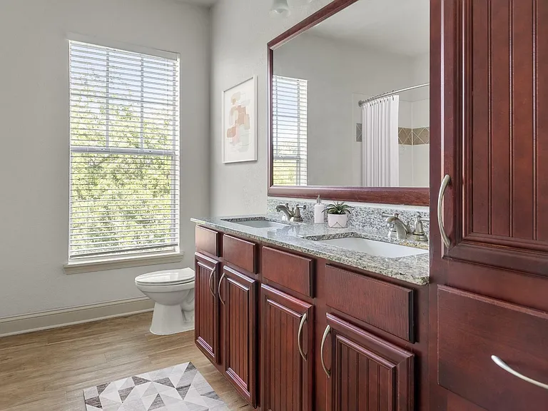 Village at Baldwin Park - Bathroom