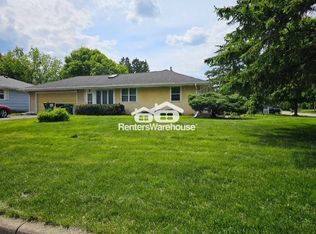 984 Shryer Ave W, Roseville, MN 55113