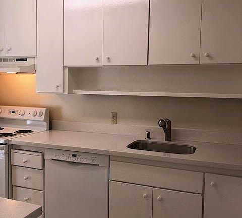 3rd image of 904 Peninsula Ave APT 208