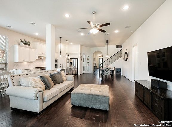 4th image of 28922 Stevenson Gate