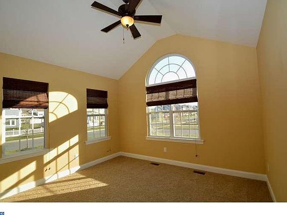5th image of 720 Idlewyld Dr