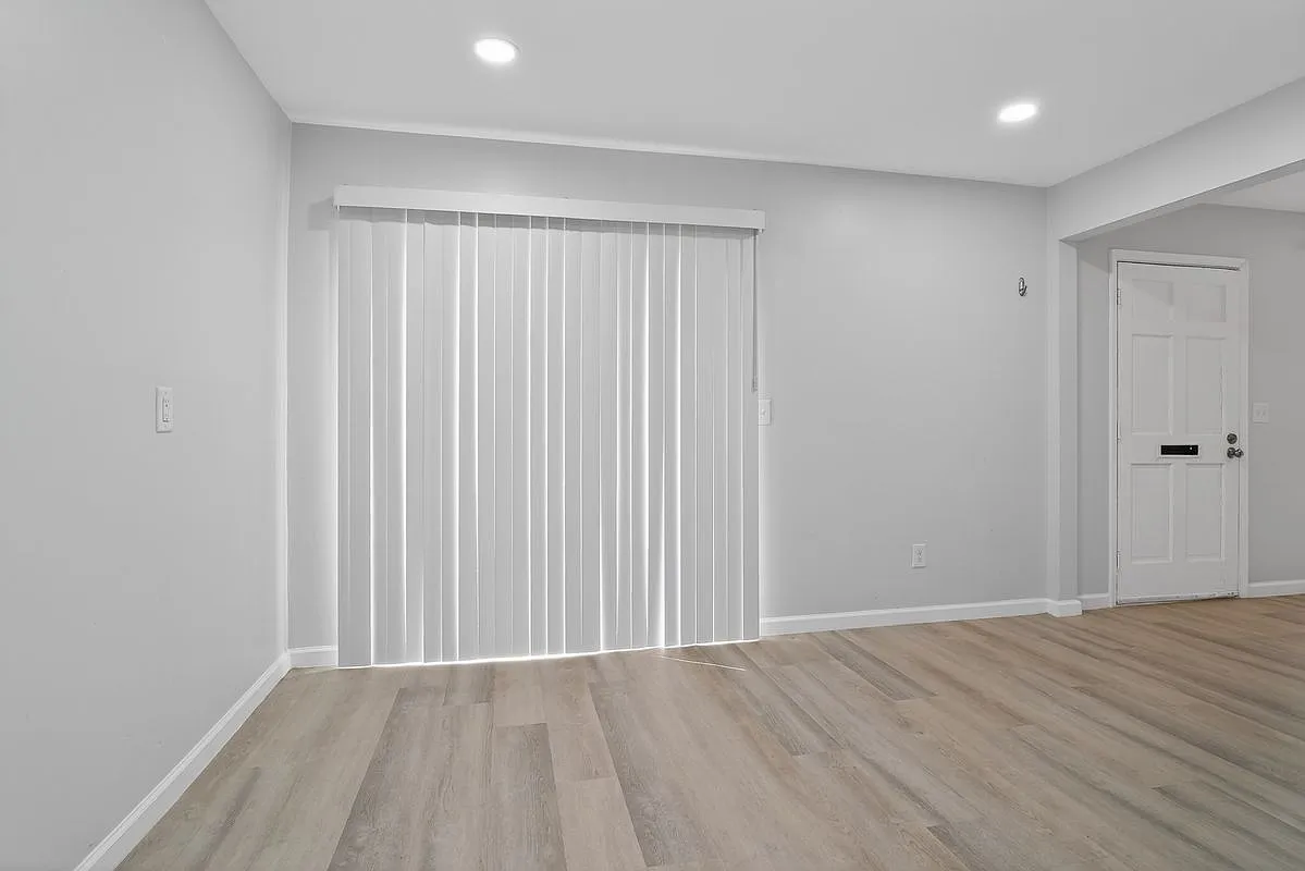 2 bed, 1.5 bath, 1120 sqft, $1,700 — Photo 3