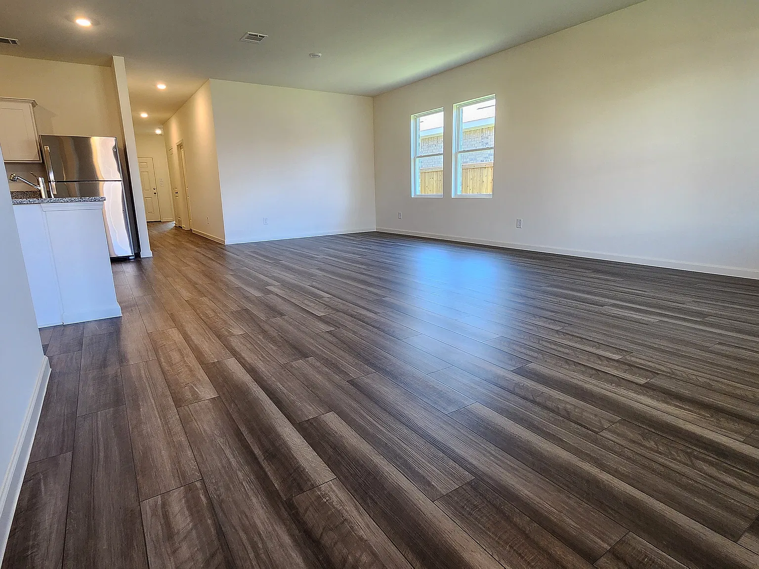 4 bed, 1912 sqft, $2,450 — Photo 3