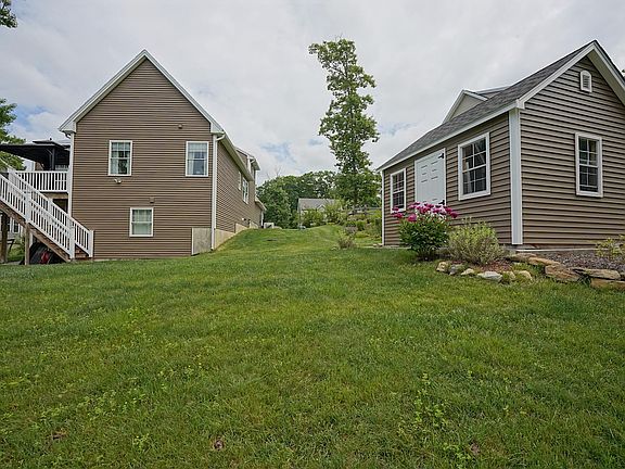 5th image of 165 Breezy Way