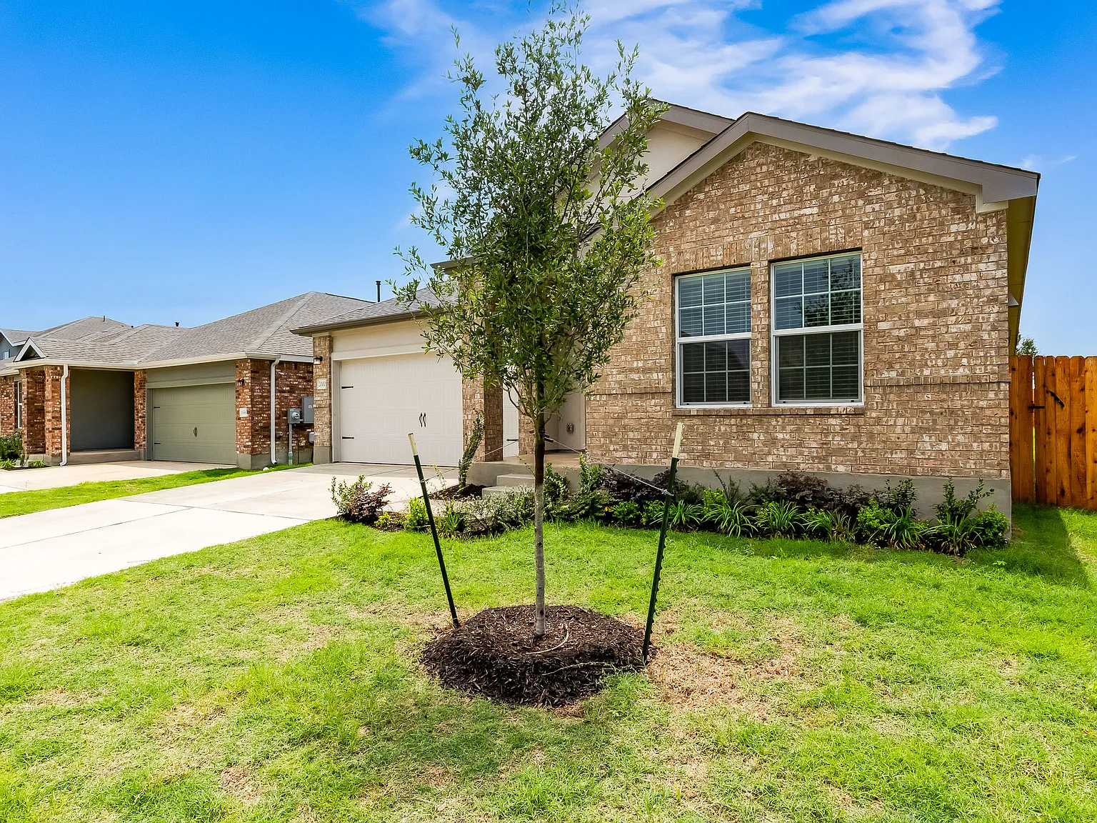4 bed, 2372 sqft, $2,495 — Photo 3