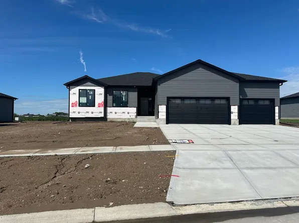 3015 Lakeview Ave, Hastings, NE 68901