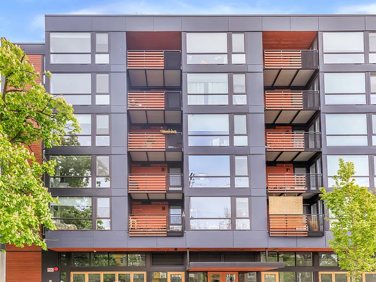 2112 E Denny Way — Photo 27