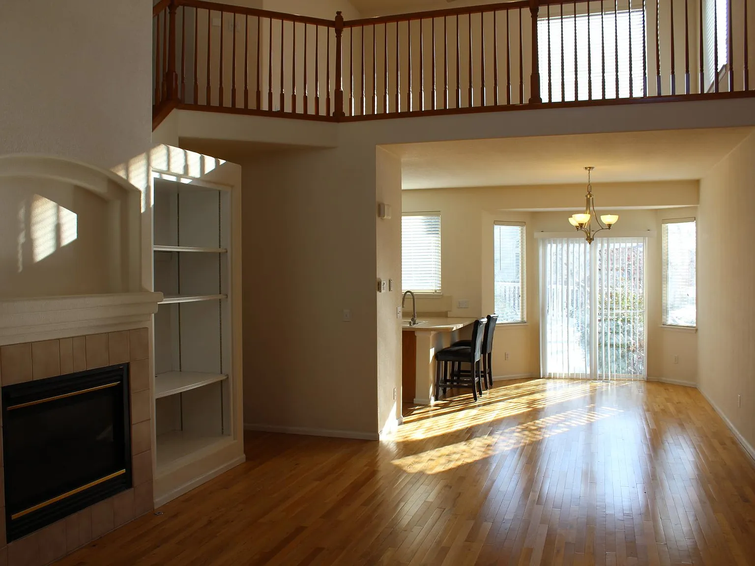 3 bed, 2138 sqft, $2,950 — Photo 3
