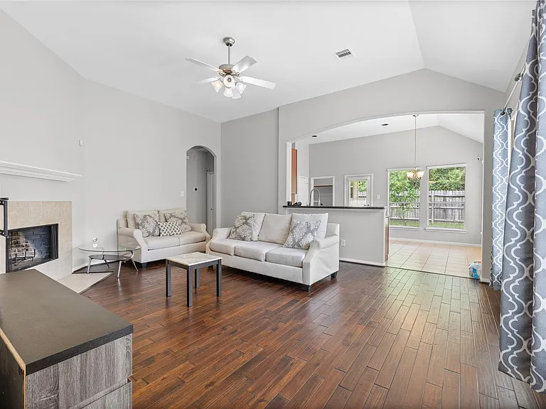 9906 Taylor Springs Ln — Photo 4