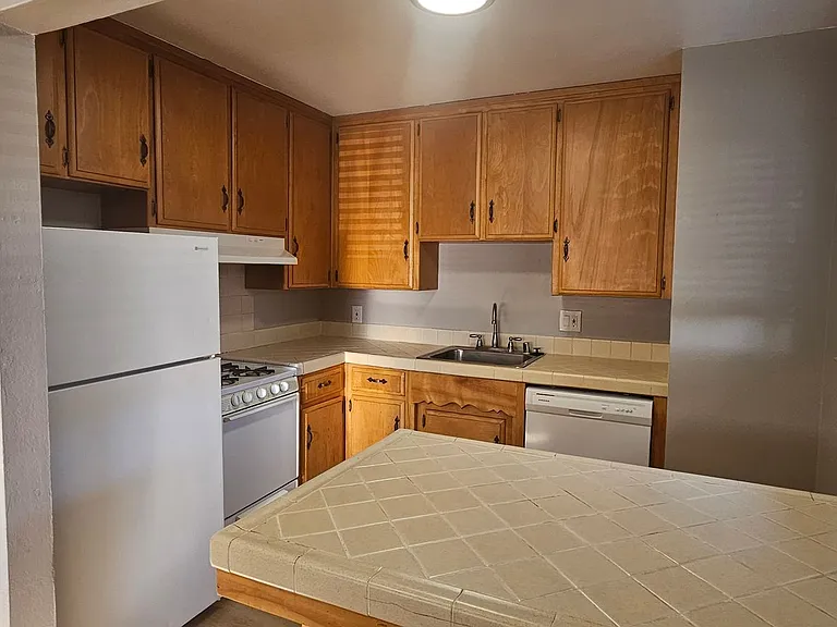5901 S Land Park Dr — Photo 18