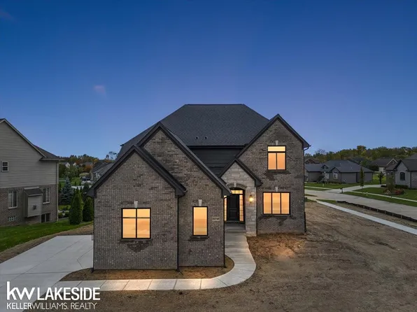 35742 Windridge Dr, New Baltimore, MI 48047