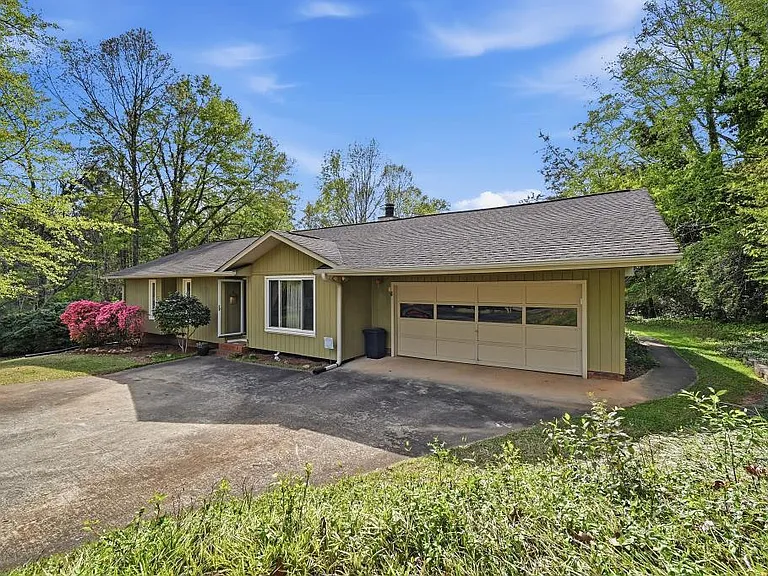 729 Alpine Dr — Photo 3