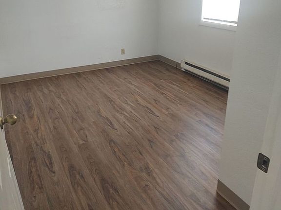 4th image of 1090 S H St