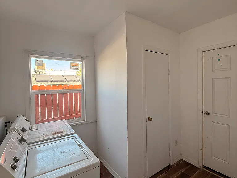 865 S 12th Ave — Photo 15