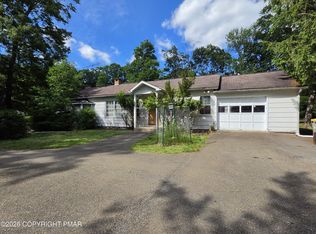 94 Chariton Dr, East Stroudsburg, PA 18301