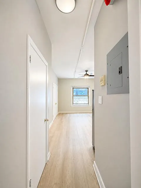 Building Photo - 1101 W Granville Ave #209