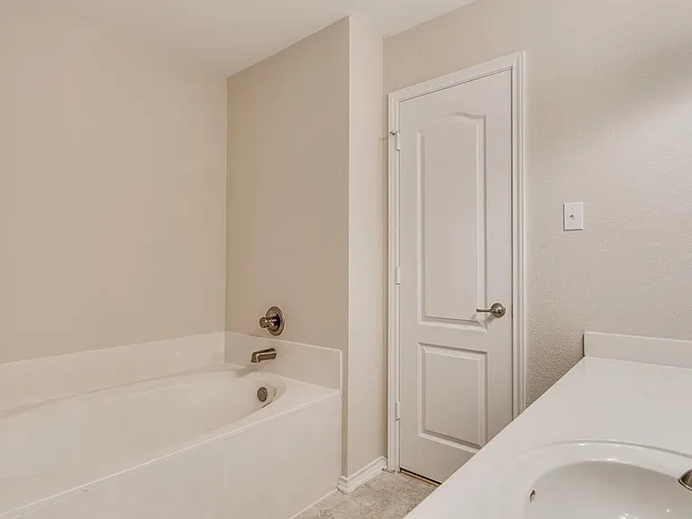 524 Castebar Dr — Photo 12