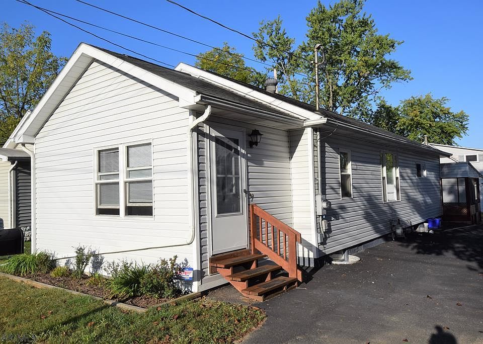 1st image of 1015 Hedge St