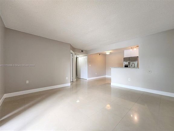 3rd image of 251 Palm Cir W APT 204