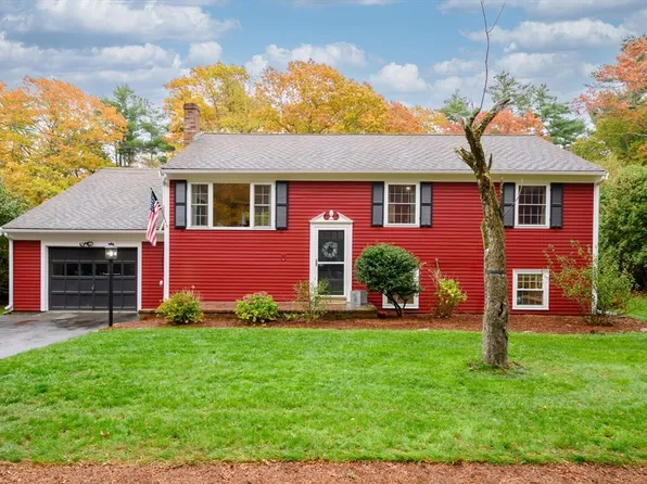 16 Chapel St, Pembroke, MA 02359