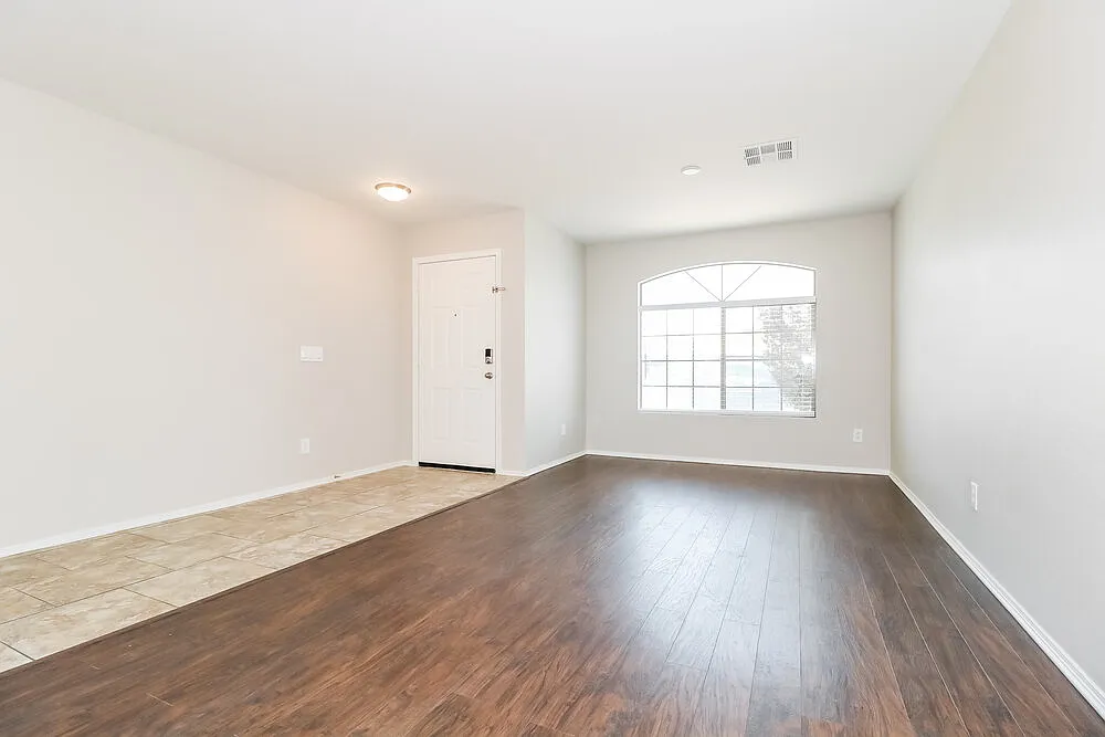 3 bed, 2.0 bath, 1681 sqft, $2,230 — Photo 4