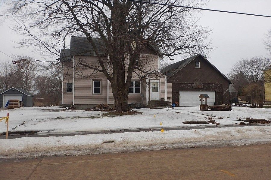 1st image of 318 Budd St
