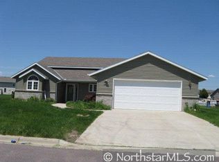 1163 Kingswood Cres SE, Faribault, MN 55021