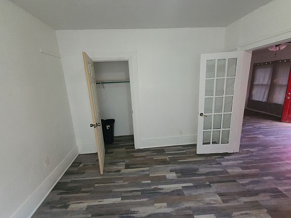 2nd image of 917 W Clarendon Dr