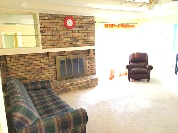 4th image of 106 N Venice Dr