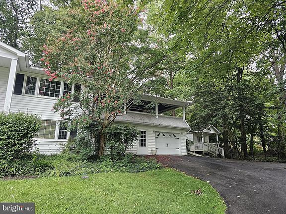 3rd image of 22983 Gunston Dr