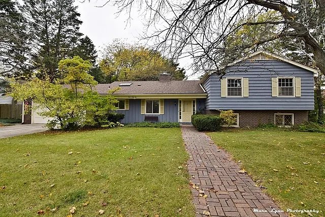 365 Cobblestone Dr photo 1