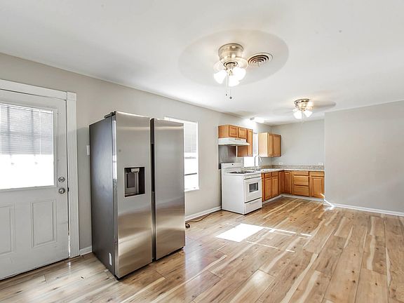 3rd image of 610 Collins St