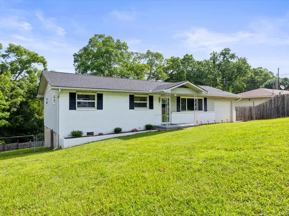 6 Wayne Ln, Rossville, GA 30741