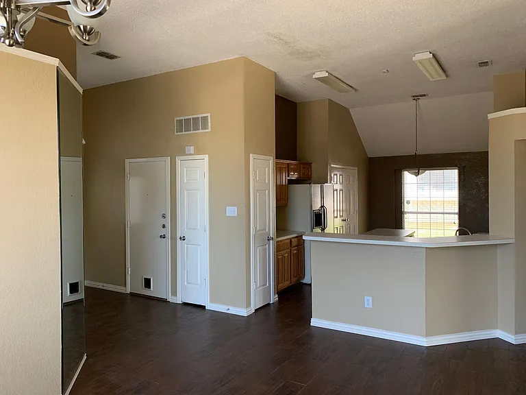 18504 Shadow Ridge Dr — Photo 4