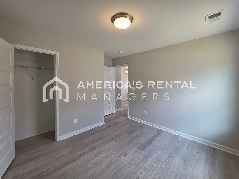 10303 Squires Way — Photo 15