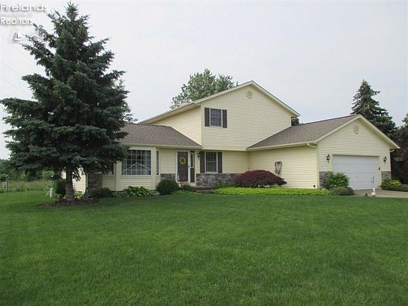 3rd image of 1006 Birchwood Dr