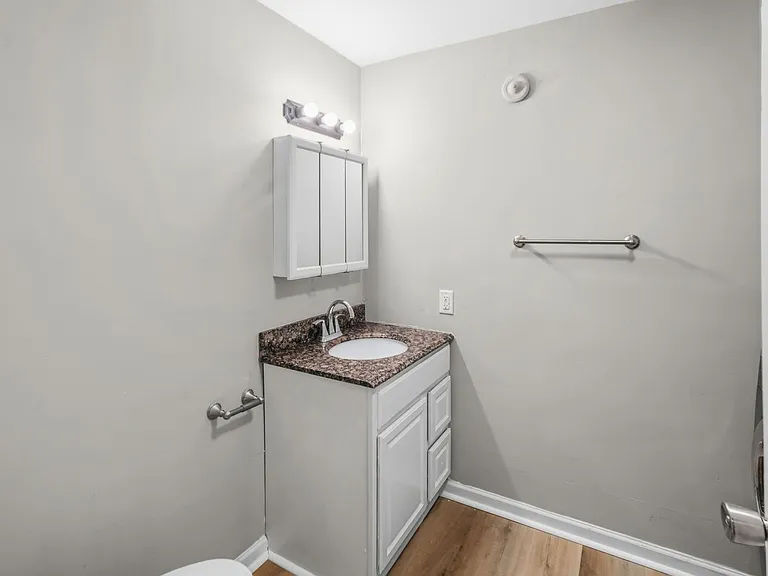 13 Oak St — Photo 27