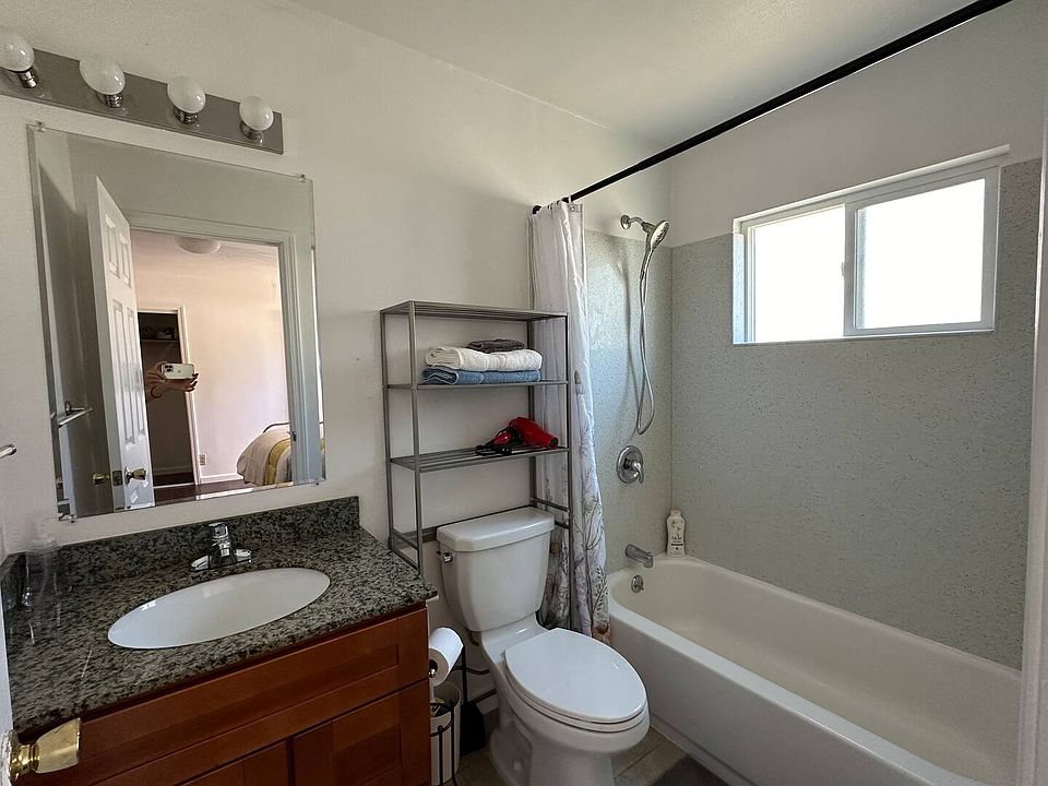 1st image of 525B Sacramento St #1