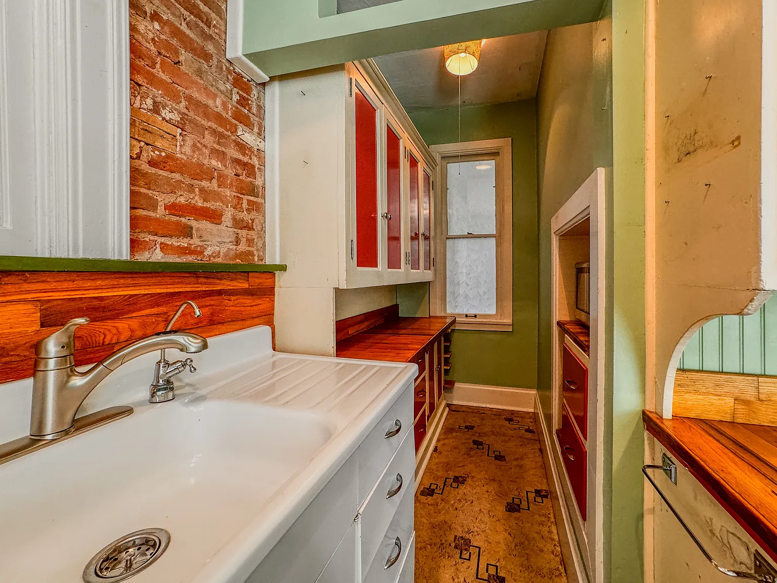 3 bed, 1.5 bath, 2466 sqft, $2,800 — Photo 4