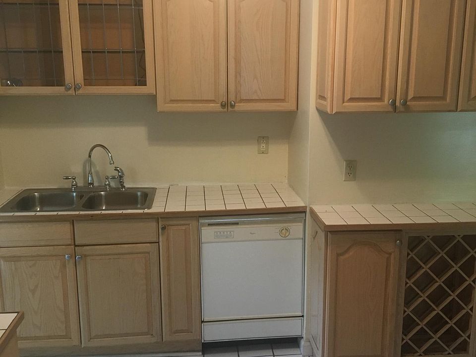 1st image of 2823 Stratford Dr