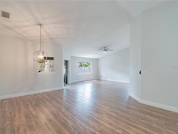 5th image of 2504 Southern Oak Cir