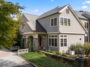 9 Stonegate Dr, Westwood, MA 02090